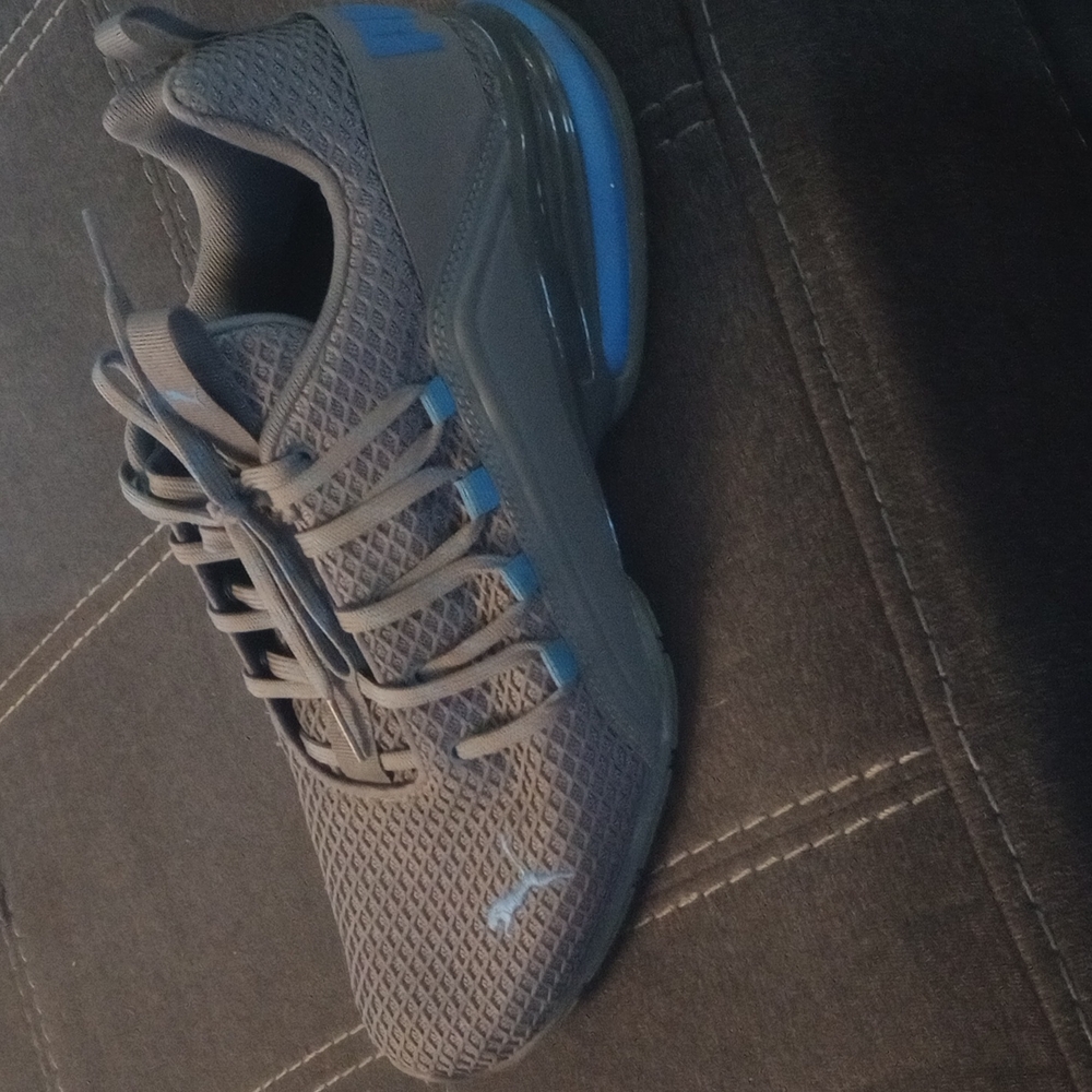 Men's size 10 Puma Axelion Spark. Blue and grey
